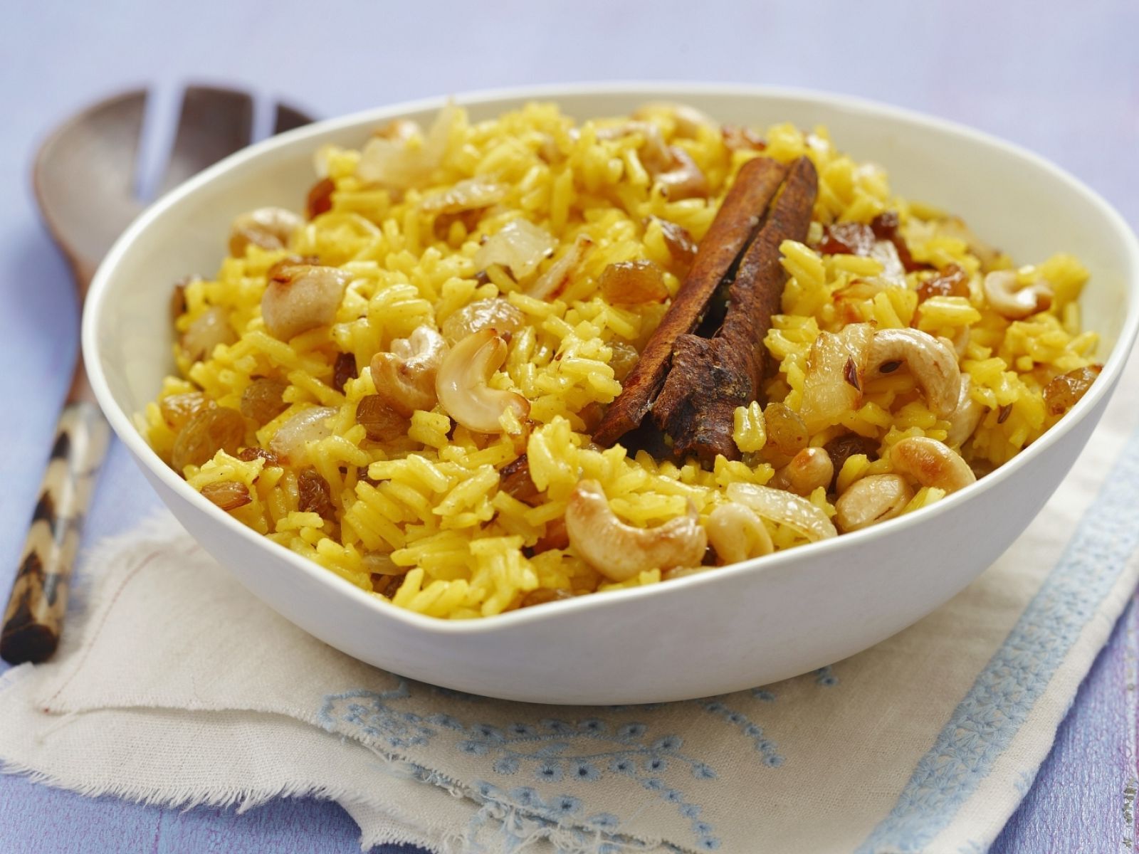 indian-style-rice-with-cashews-raisins-and-turmeric-recipe