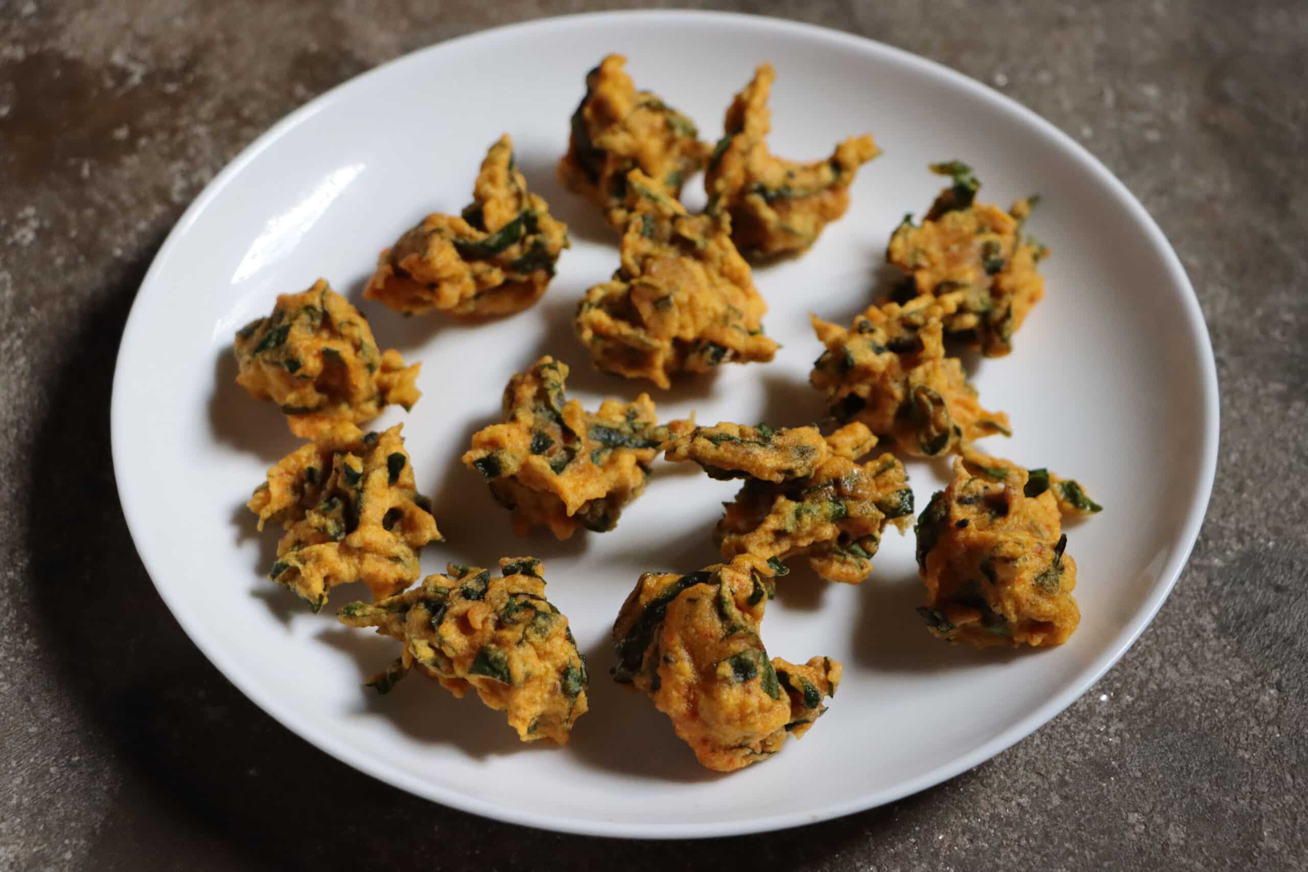 indian-arbi-ke-patte-ke-pakode-colocasia-leaf-fritters-recipe