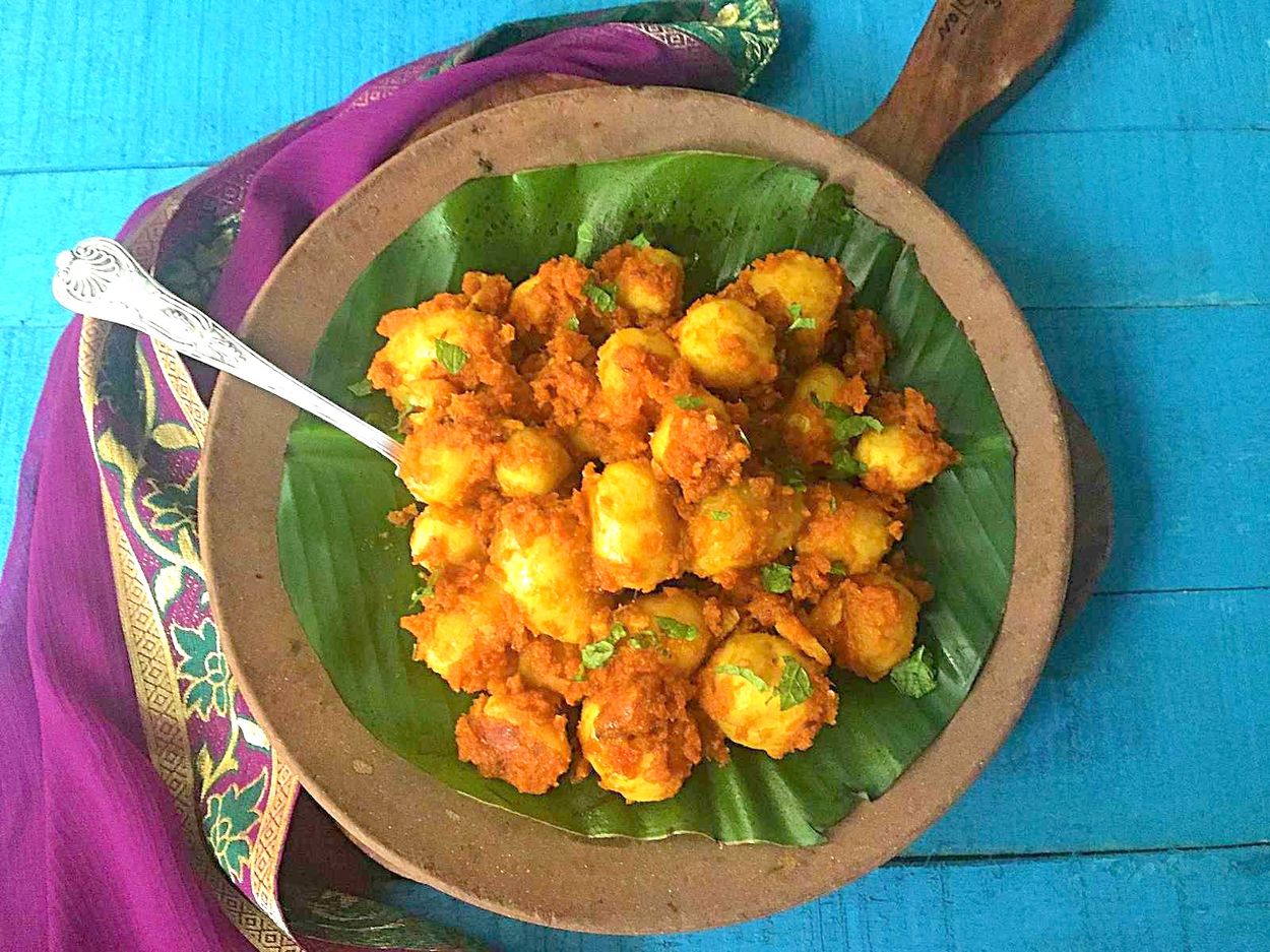 indian-luchi-aloor-dom-recipe